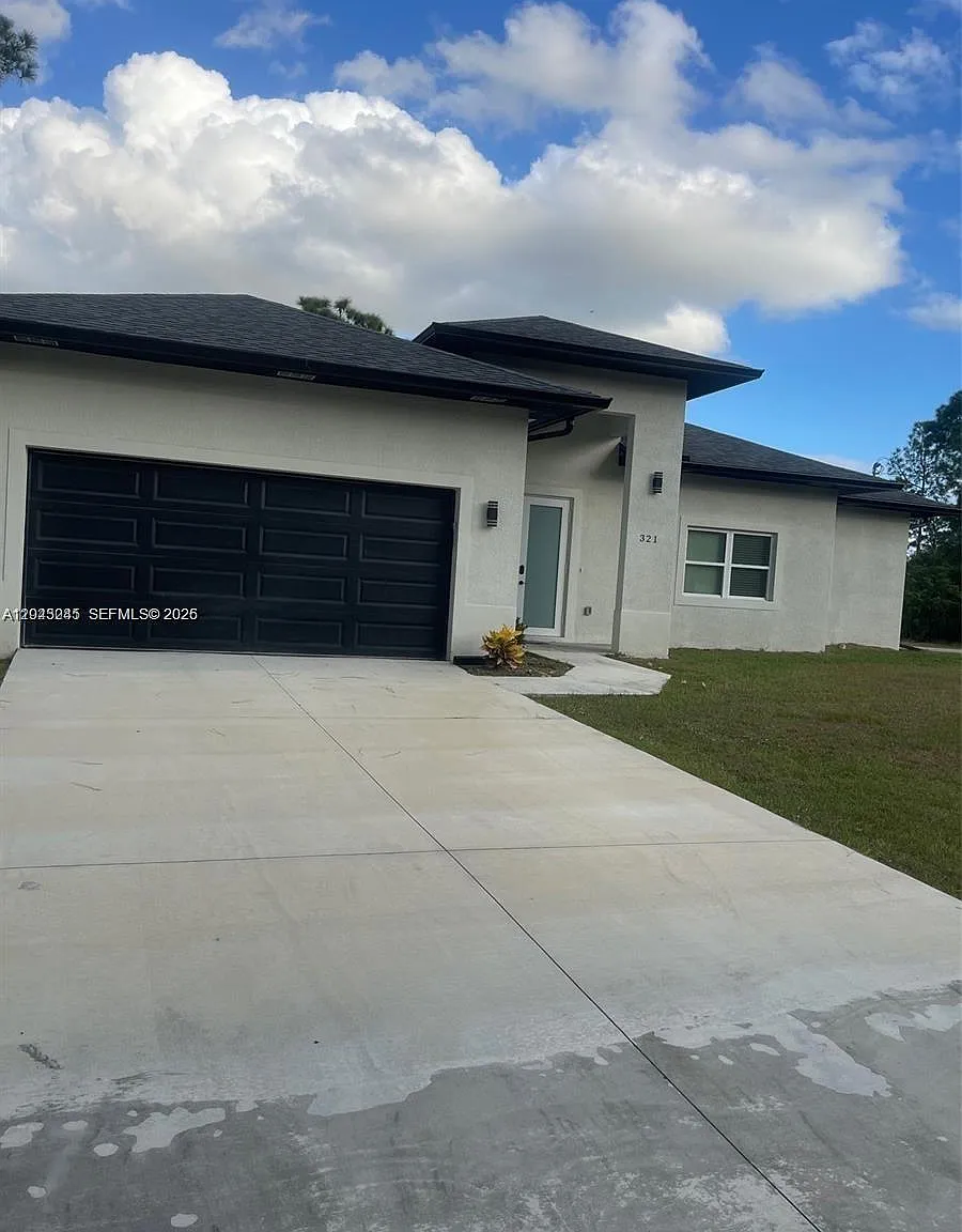 4 bed, 3.0 bath, 2372 sqft, $2,210 — Photo 1