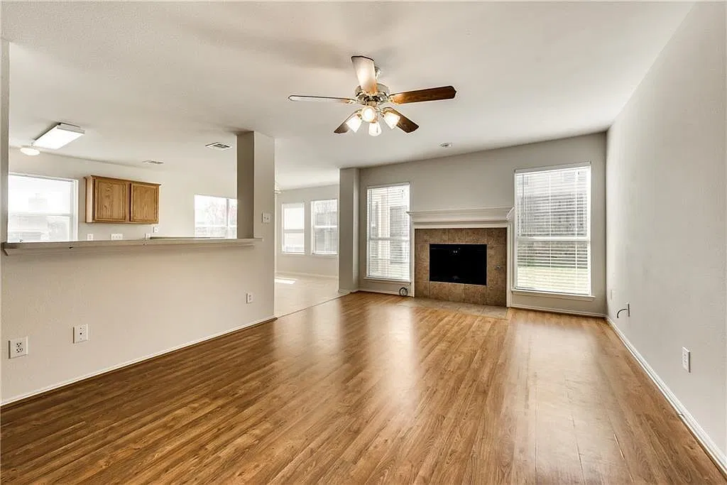 9021 Warren Dr — Photo 4