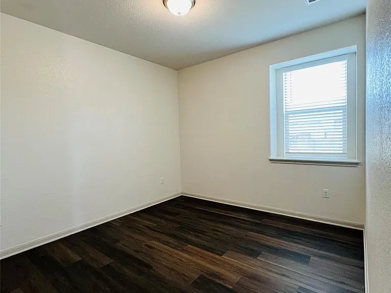 16901 Aventura Ave — Photo 4