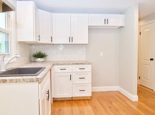 21 Longview Dr, Northampton, MA 01062