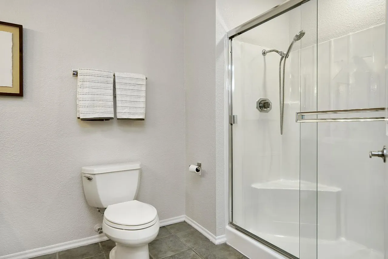 4 bed, 1651 sqft, $4,500 — Photo 3