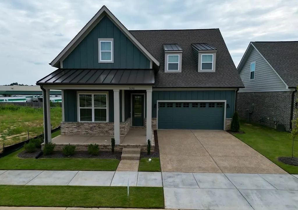 3 bed, 2.5 bath, 2594 sqft, $2,900 — Photo 1