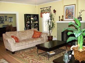 3rd image of 3216 W Palmira Ave