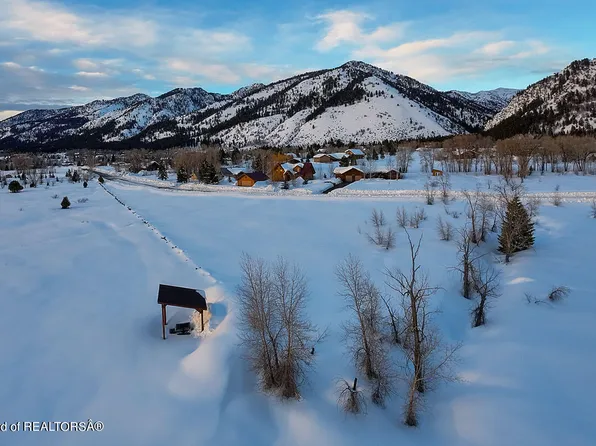 1 Hardman Rd, Thayne, WY 83127