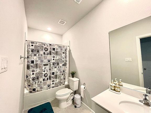 3rd image of 8701 Heliotrope Ln