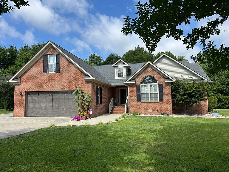 105 Owls Nest Ct — Photo 1