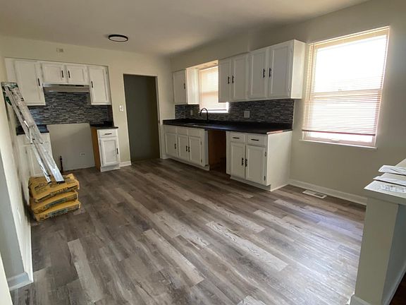 4th image of 434 Mackinaw Ave