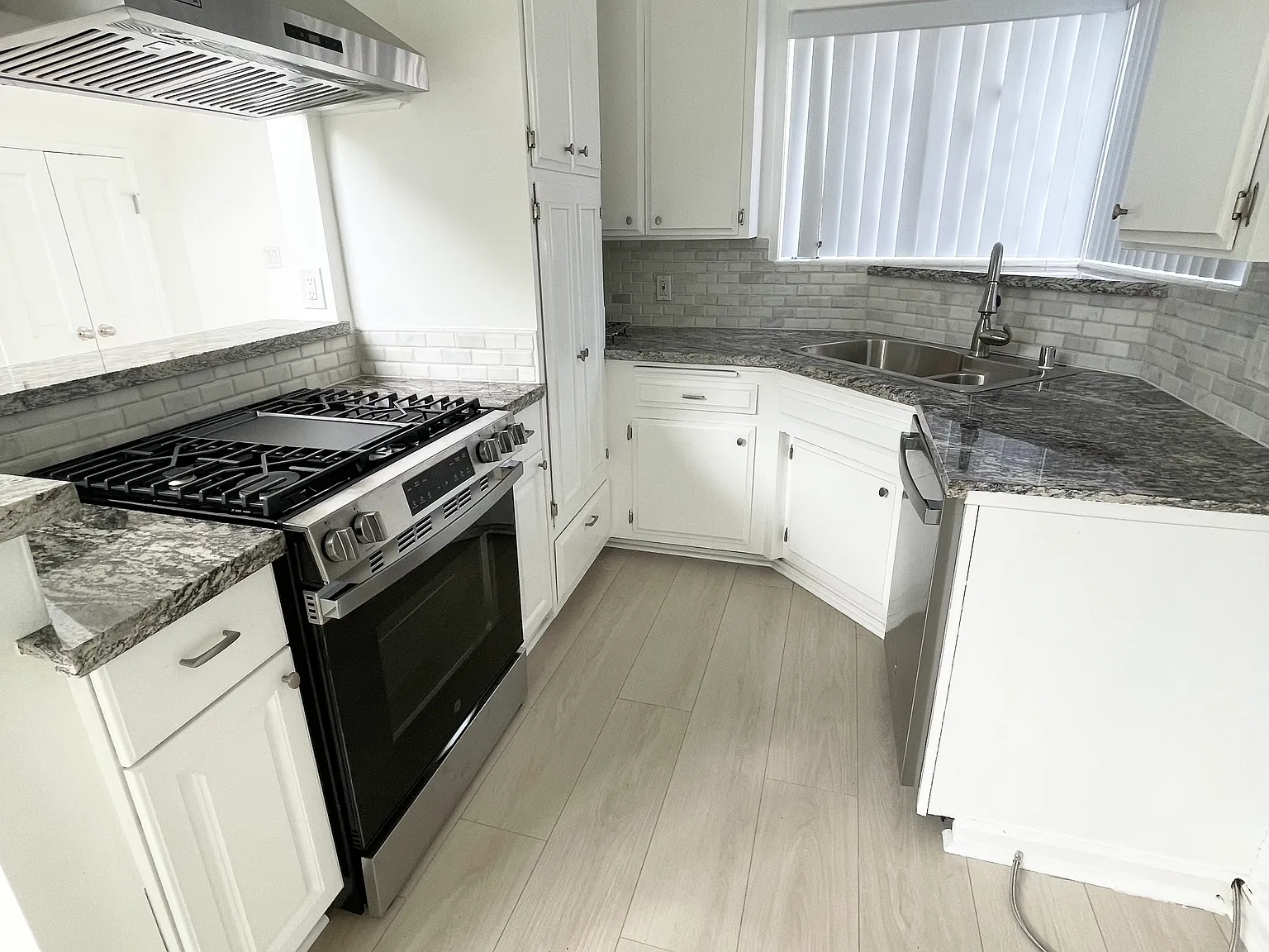 2 bed, 1500 sqft, $4,150 — Photo 2