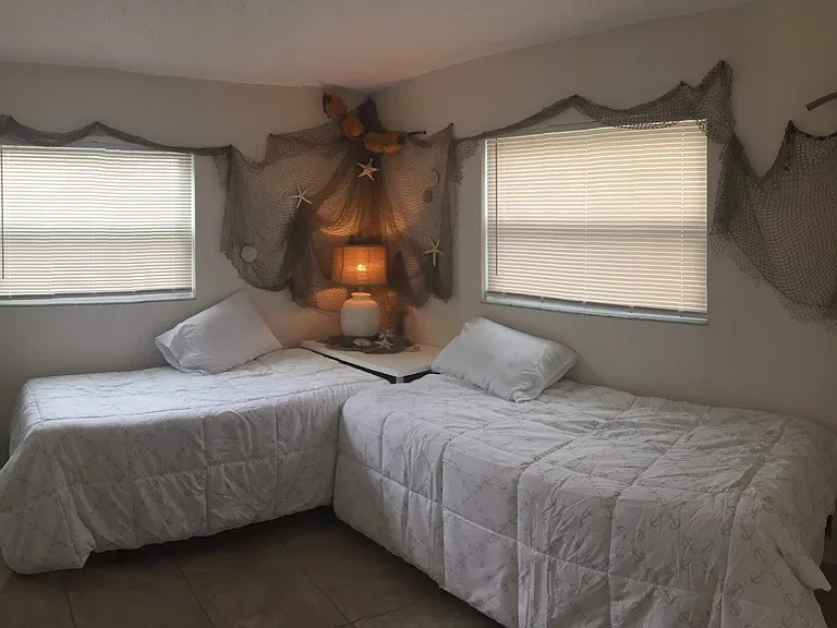 9825 Grace Dr — Photo 10