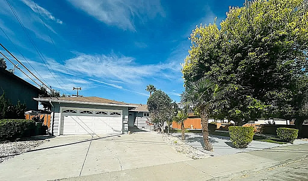 3 bed, 1164 sqft, $4,295 — Photo 1