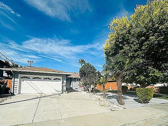 2nd image of 48333 Hackberry St