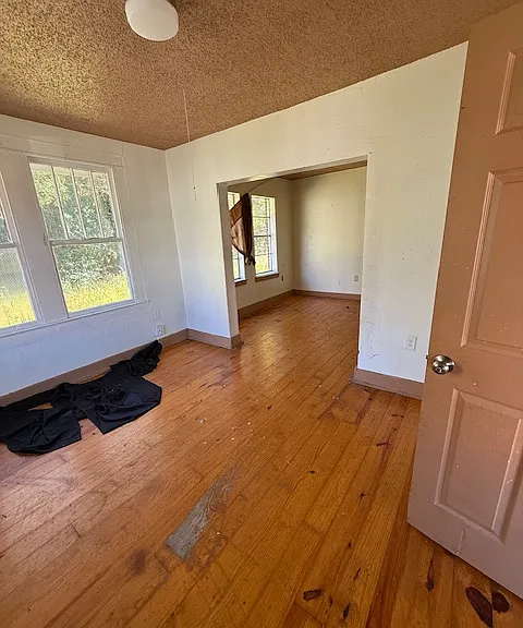 2722 Ontario St — Photo 2