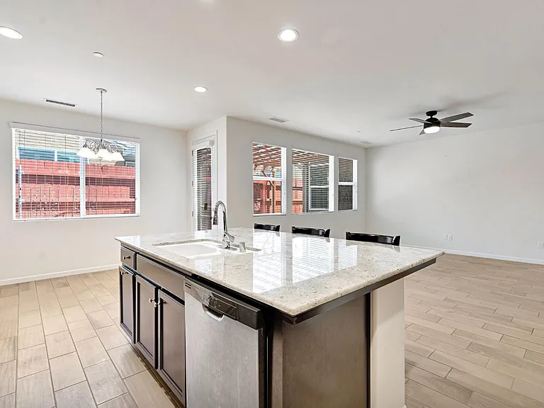 2153 Lombard Ln — Photo 13