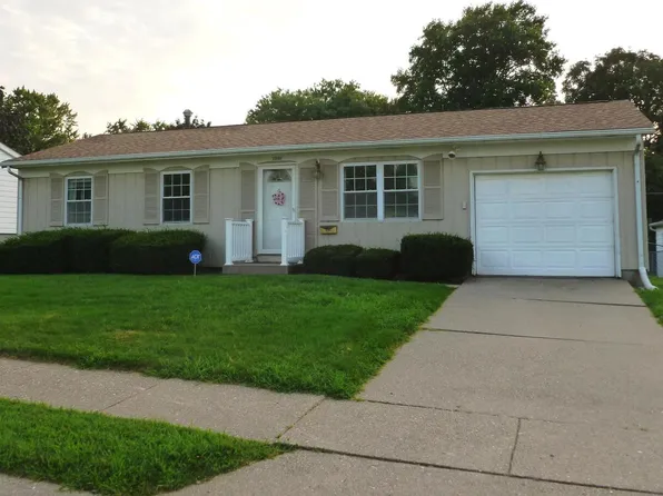 2506 N Thornwood Ave, Davenport, IA 52804