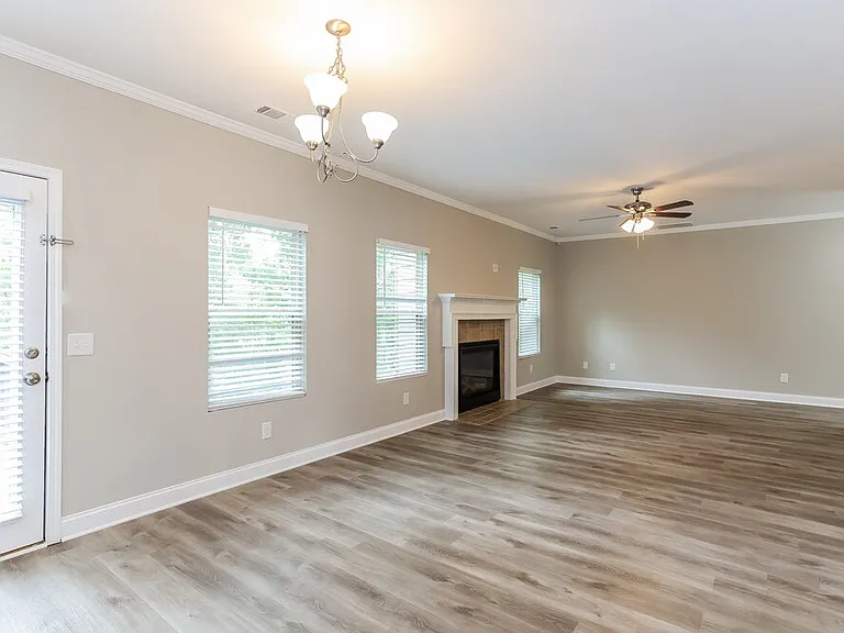 1194 Kilrush Dr SE — Photo 8