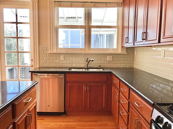 4th image of 3079 Sacramento St