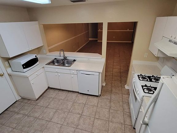 4th image of 1955 Grenville Ct
