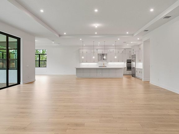 5th image of 1732 SW English Garden Drive