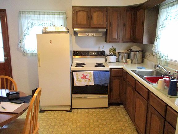 4th image of 119 Staunton St