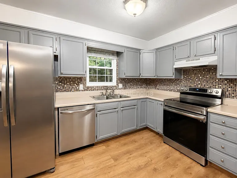 11104 Hughlan Dr — Photo 2