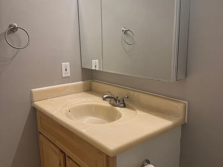 Goodhue Apartments — Photo 13