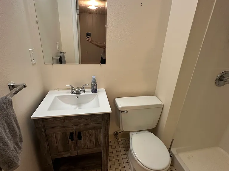 1681 Morris Ave — Photo 10