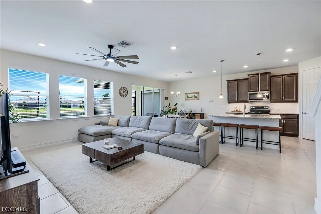 4 bed, 3.0 bath, 2794 sqft, $2,500 — Photo 4