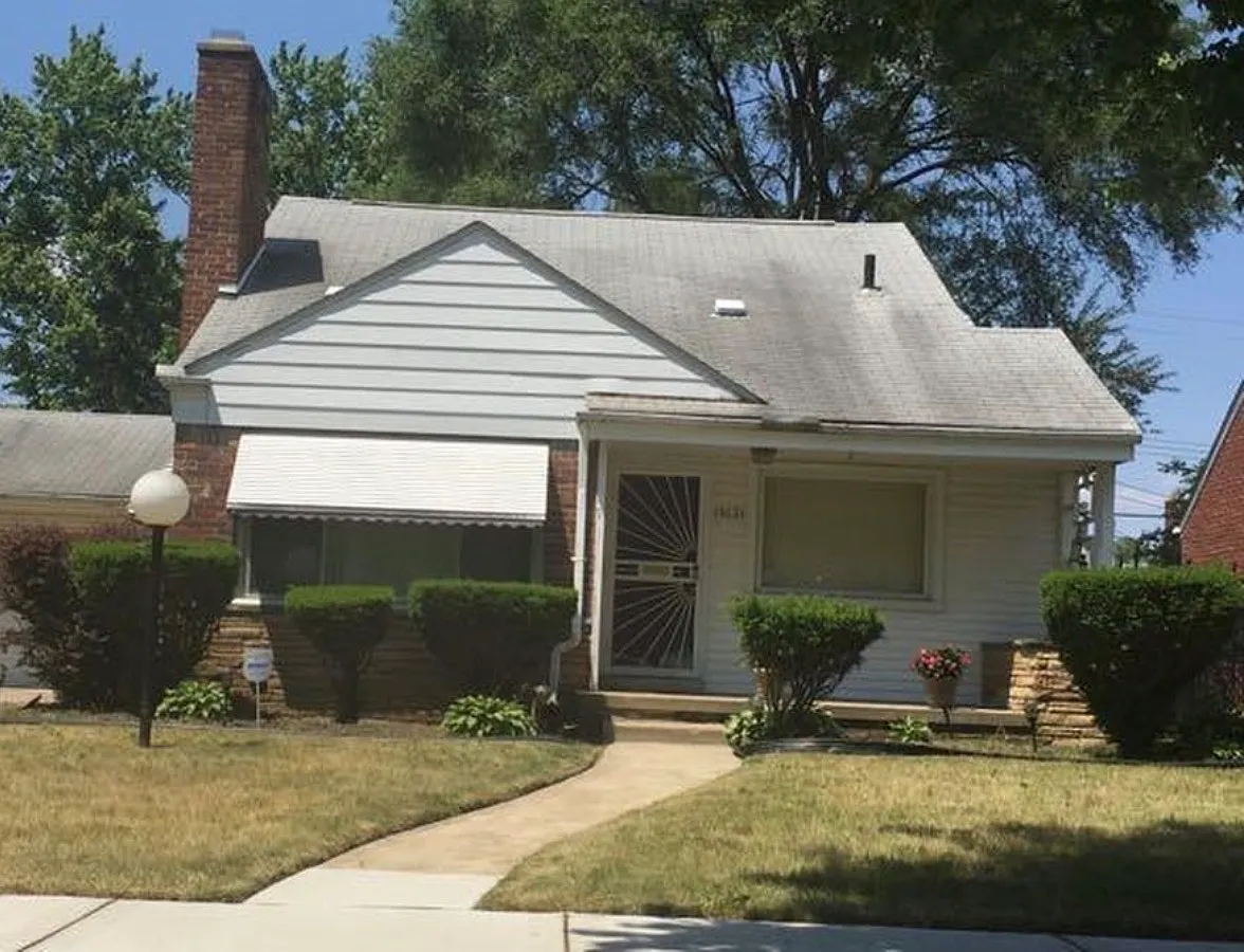 3 bed, 1.5 bath, 1360 sqft, $1,500 — Photo 1