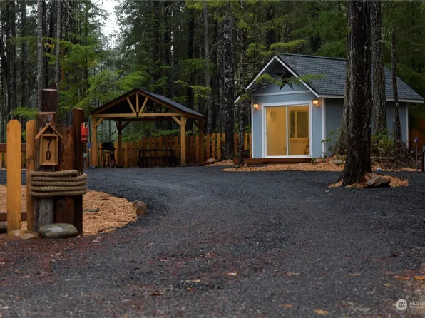 70 N Kings Way S, Hoodsport, WA 98548