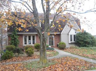 211 Parliament Dr, Coraopolis, PA 15108