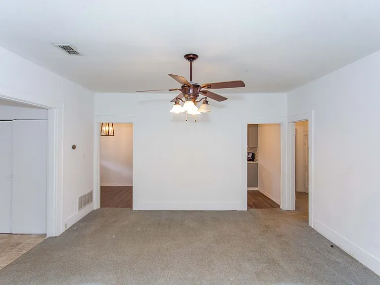 1710 Pearl Ave — Photo 13