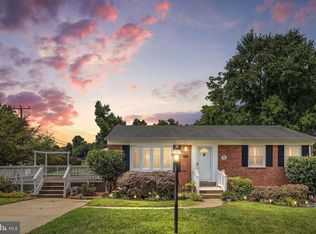 4402 Orr Dr, Chantilly, VA 20151