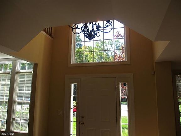 5th image of 32 Camlet Ct #32