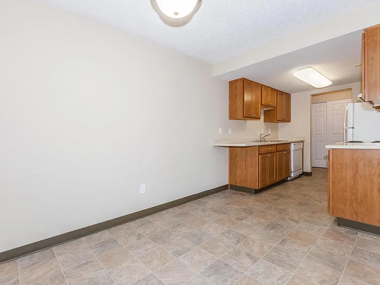 Corinthian Apartments — Photo 52