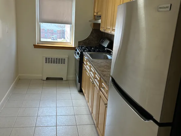130 Arlo Rd APT 1B, Staten Island, NY 10301