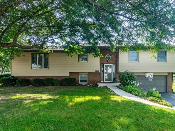 1240 Westside Dr, Mt Zion, IL 62549