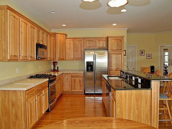 Cook's kitchen w/gas cooktop