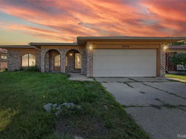 38576 Cottonwood Dr, Sterling Heights, MI 48310