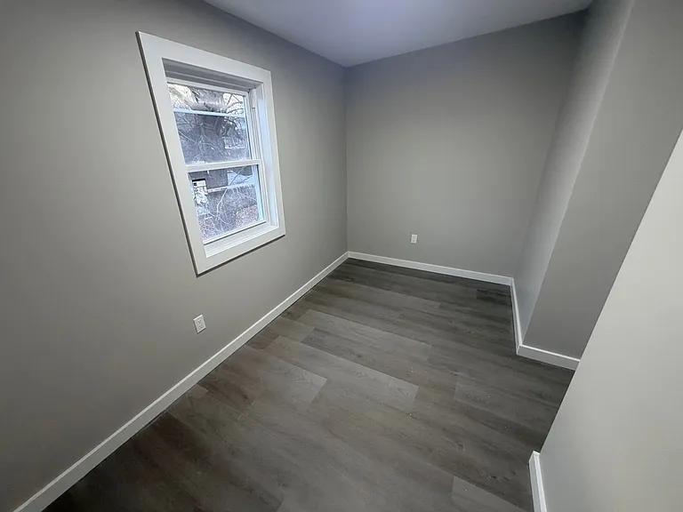 610 Broadway — Photo 6