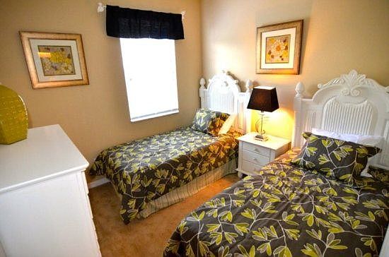 OW3C2839OD-twin-bedroom