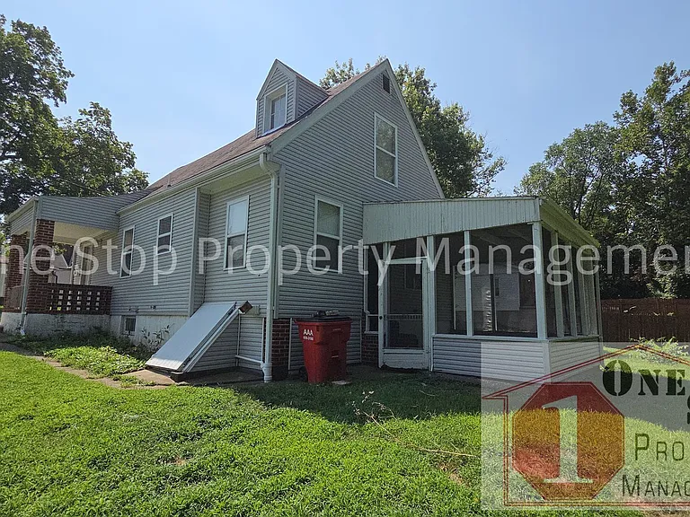 606 S Fairview Ave — Photo 2