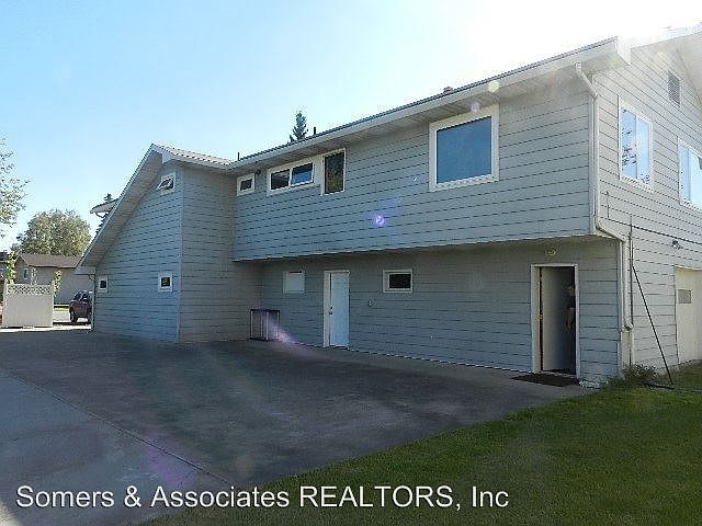 1st image of 900 Park Dr