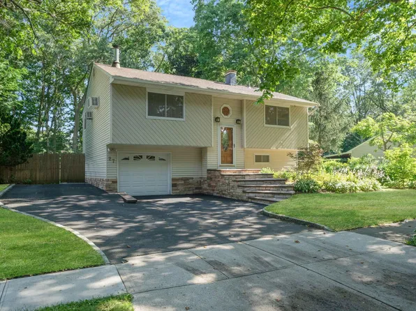 27 Columbus Avenue, Kings Park, NY 11754