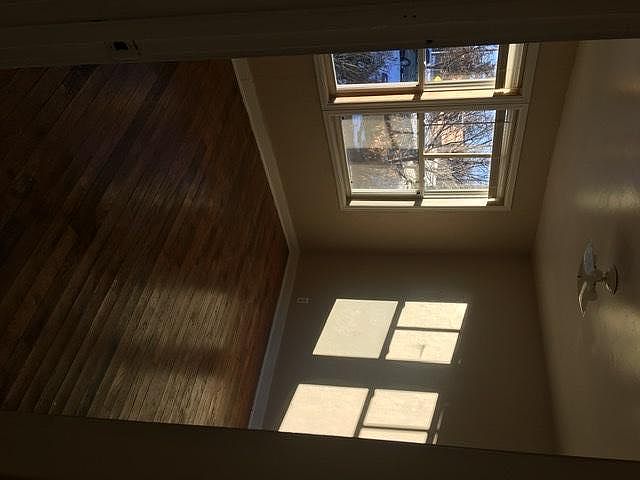 2nd image of 3 Lake St