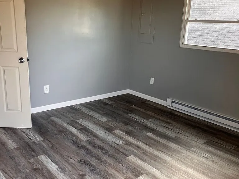 323 Xenia Ave — Photo 9