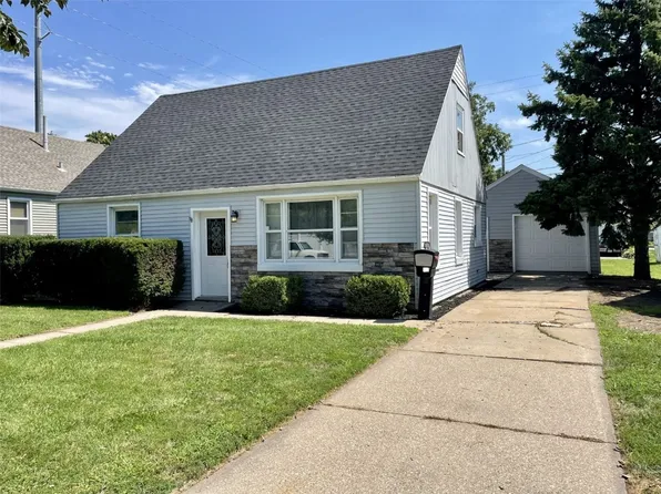 1241 Harrison Ct NW, Cedar Rapids, IA 52405