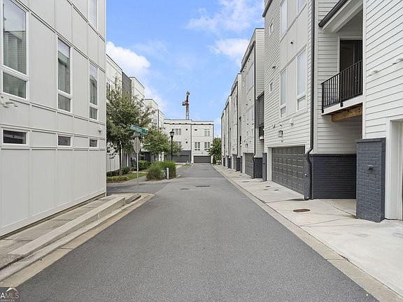 4th image of 836 Winslow Way