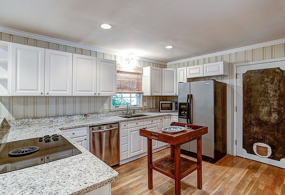 1st image of 2307 Tuxedo Dr SE