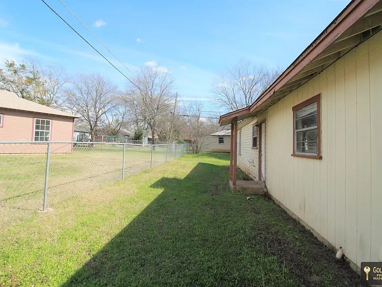 1706 Cole St — Photo 18