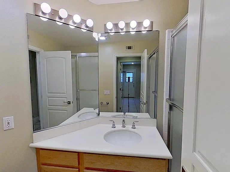 4749 E Bradford Ave — Photo 20